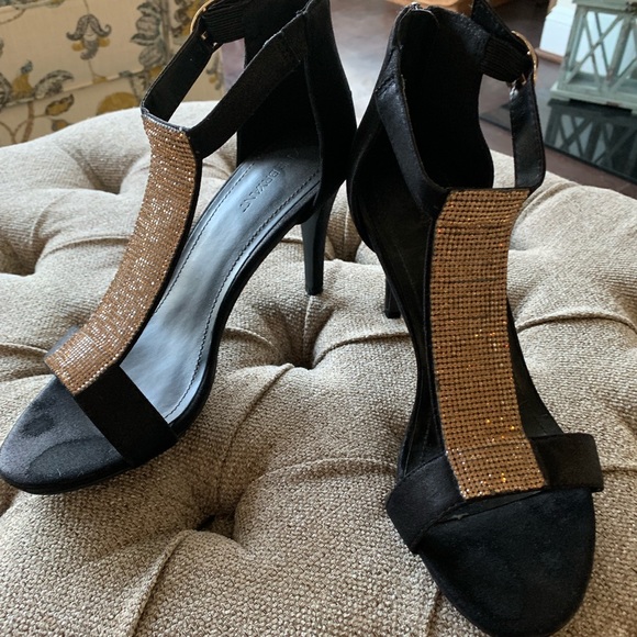 Shoes - 3/$15.     Sparkly heels 👠